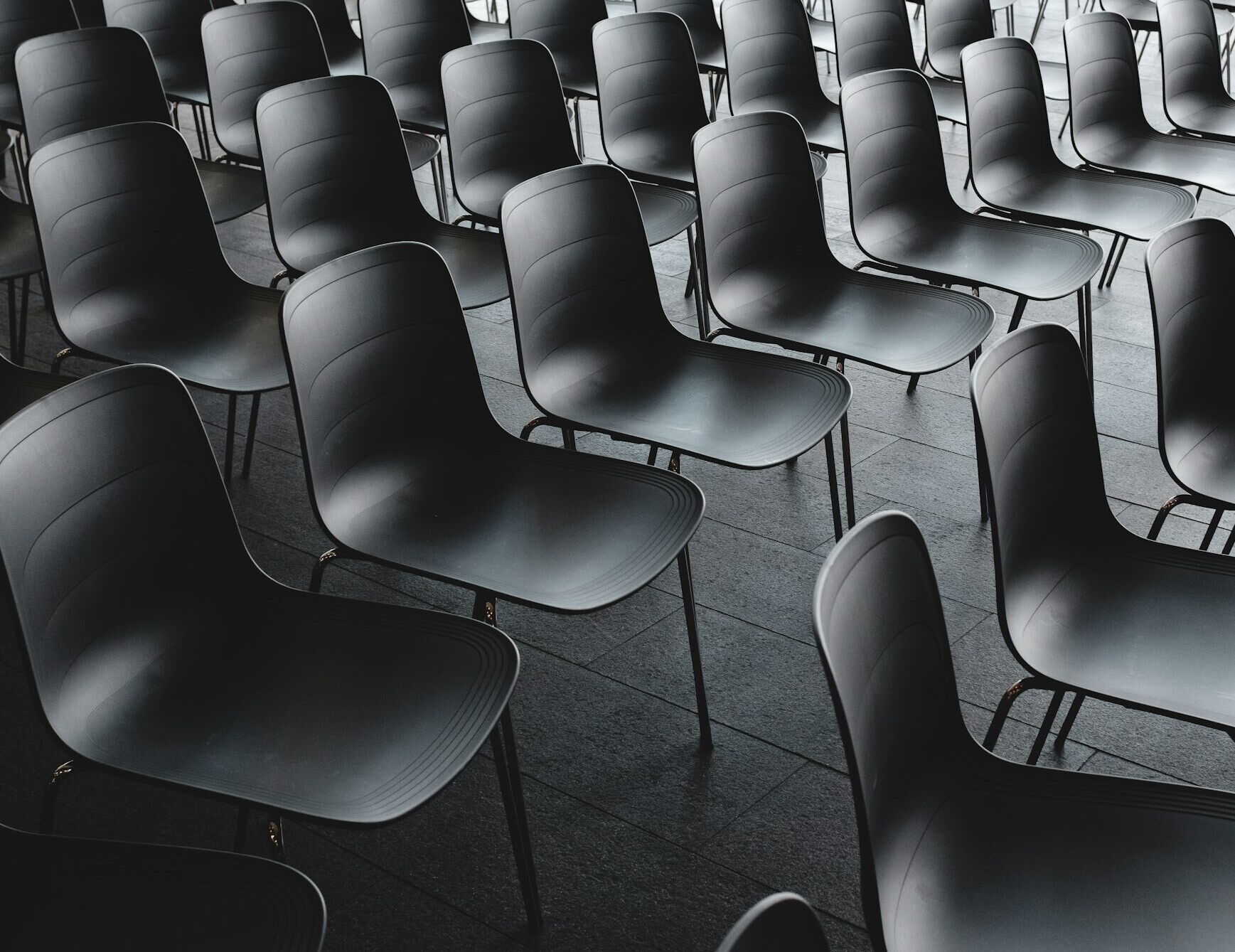 Room with chairs in Salzburg's Brandboxx © Jonas Jacobsson