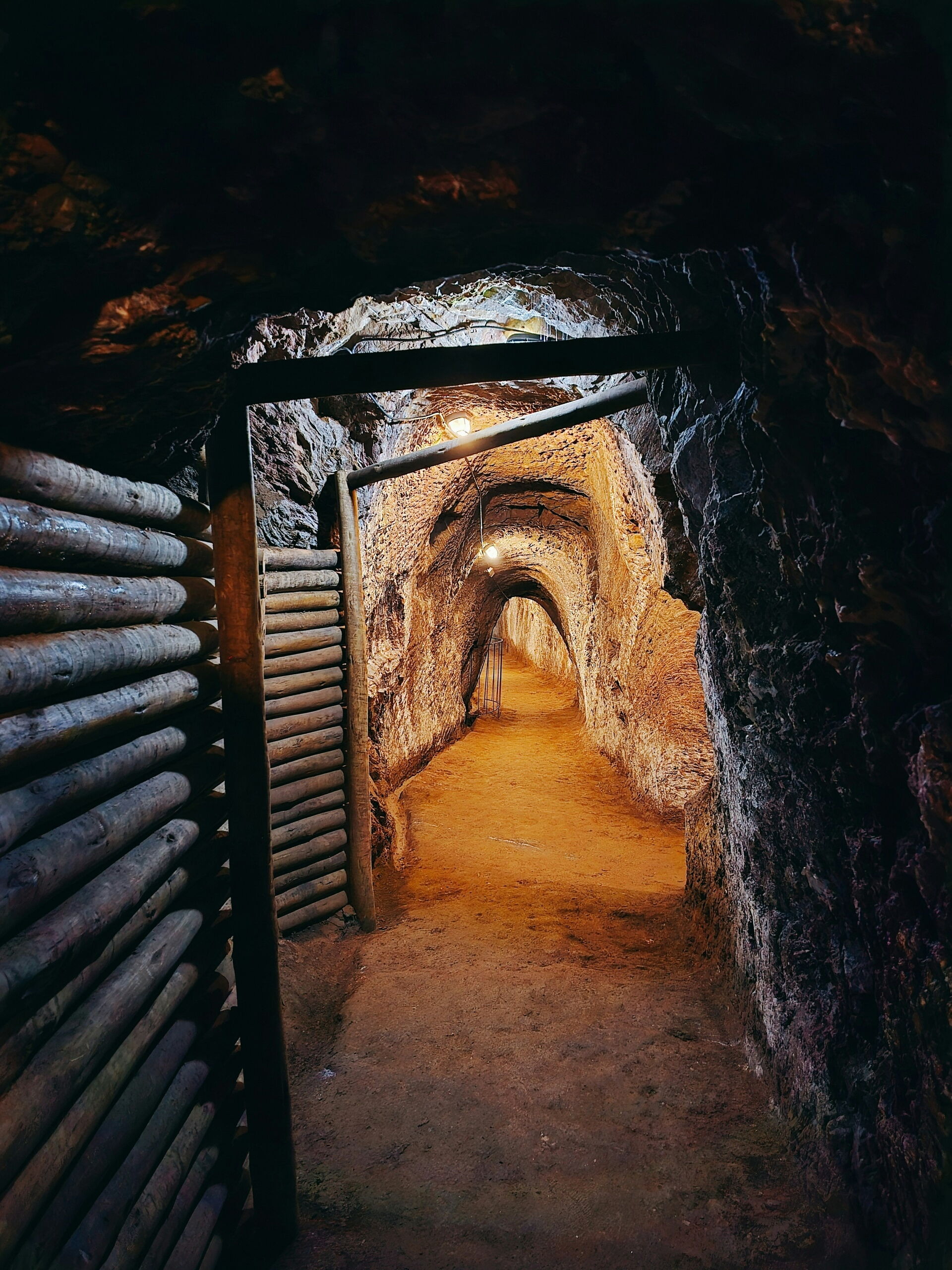 You can see a dark corridor in a mine ©Claiton Conto Unsplash